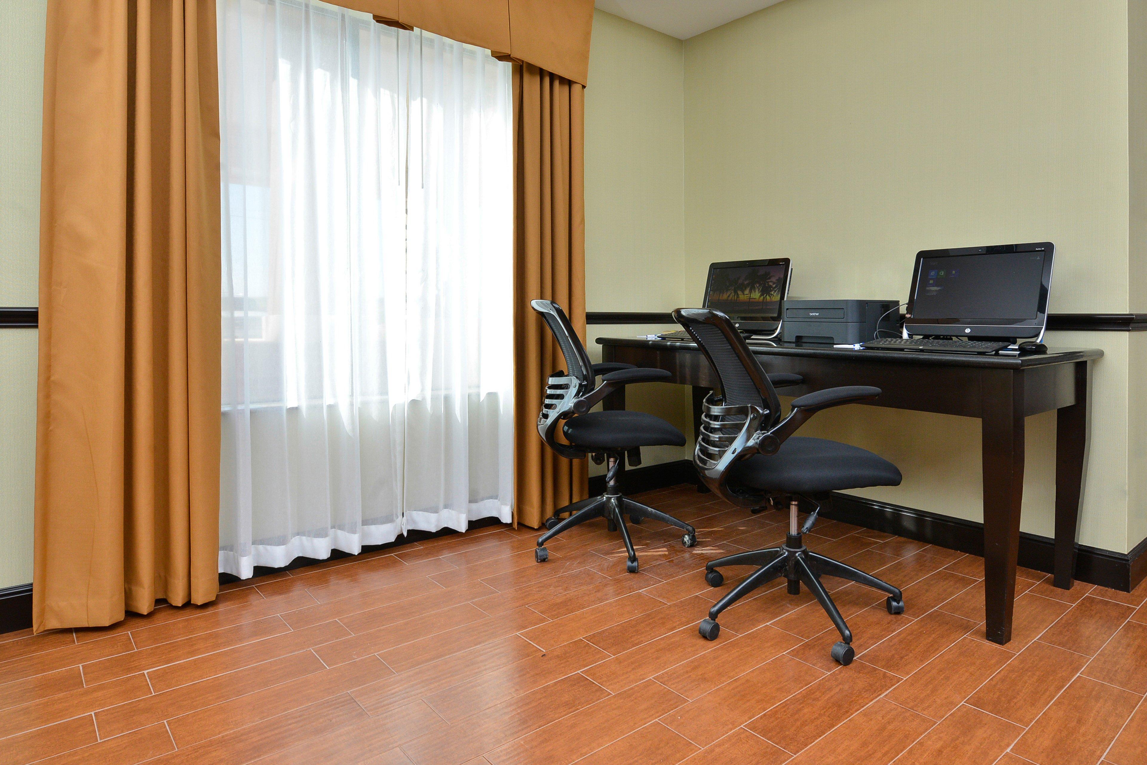 Holiday Inn Express Alva By Ihg Esterno foto